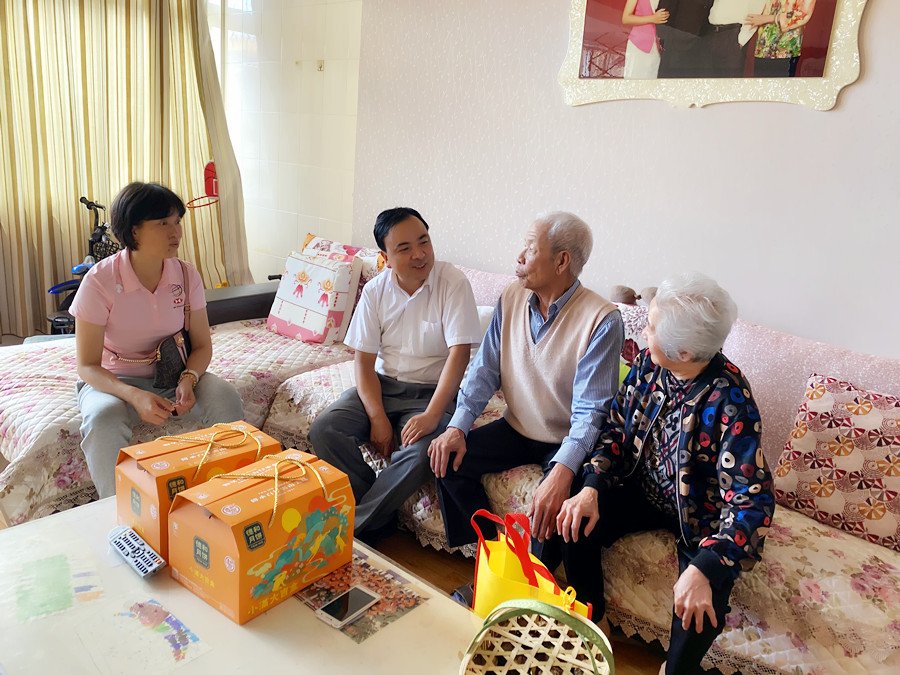 慰问老党员2