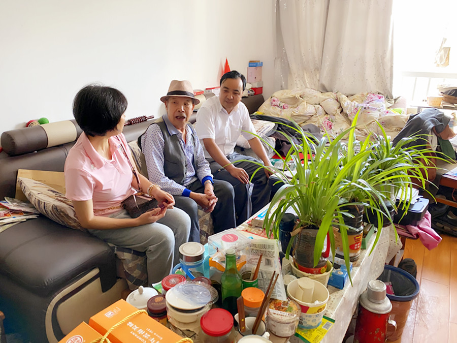 慰问老党员3