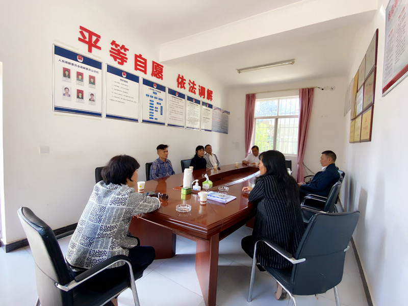 与弥渡县红岩镇赤水村调委会交流_副本