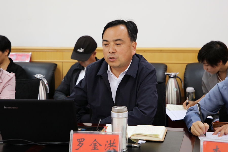 罗金洪作工作汇报