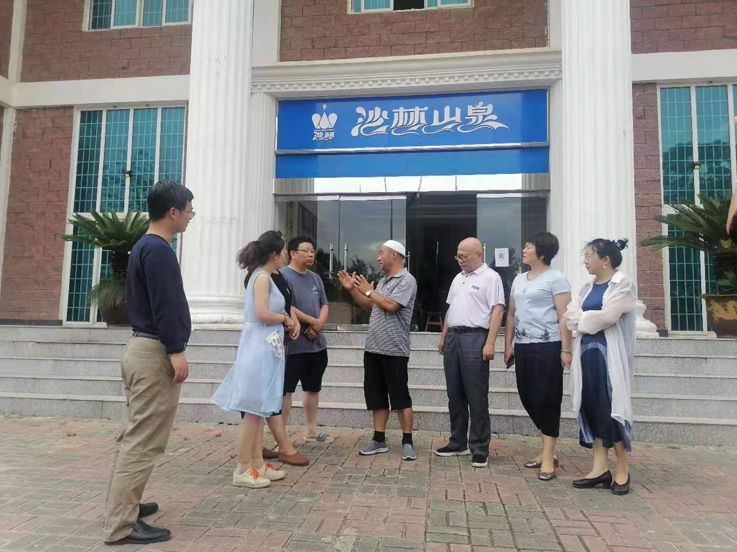 调研组到企业调研