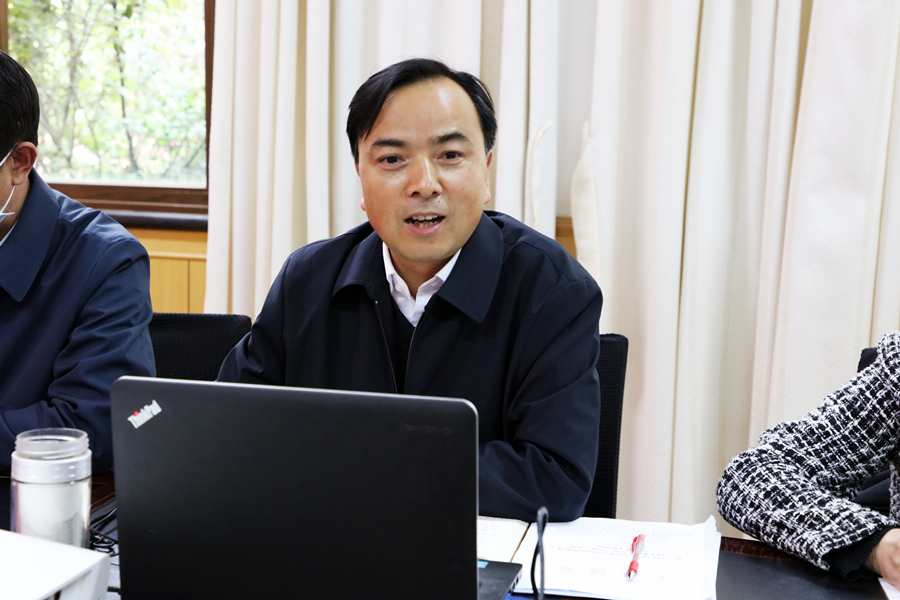 罗金洪为党员授课2