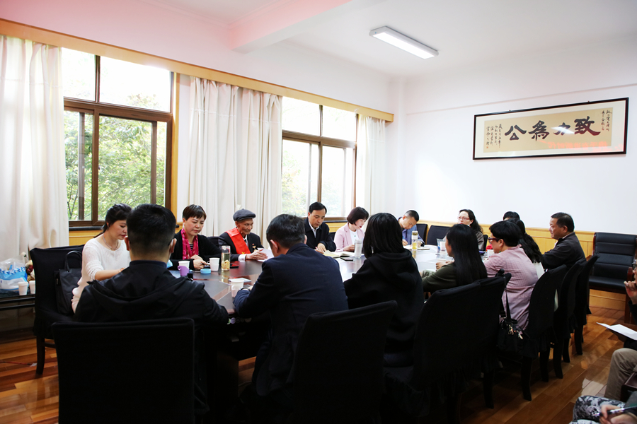 政治交接主题教育动员会现场2