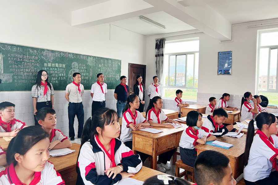 观摩中队活动_副本