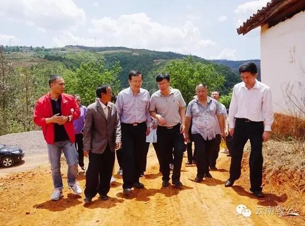 ２４